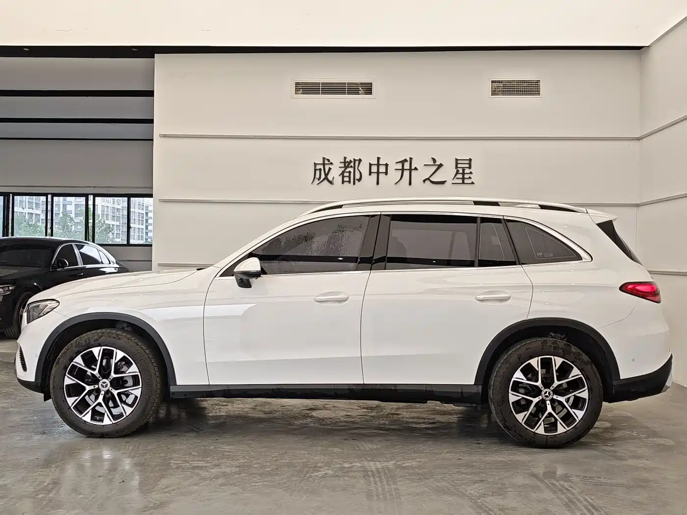 Mercedes-Benz GLC 2023 GLC 260 L 4MATIC Sport 5-seater фото 2