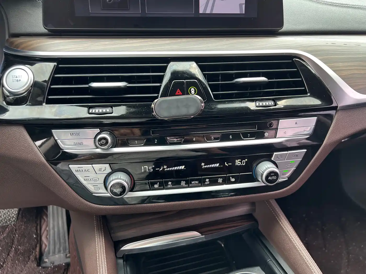 BMW 5 Series New Energy 2019 530Le Luxury Package фото 12