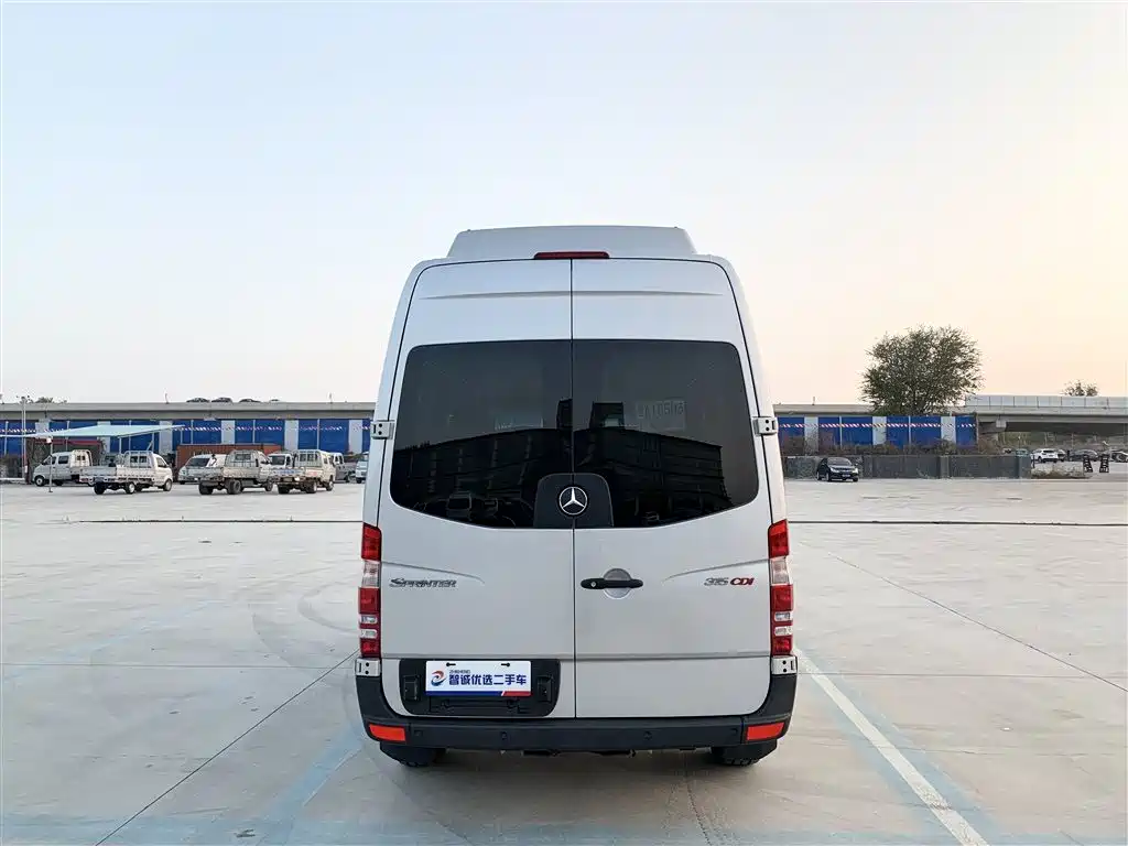 Mercedes-Benz Sprinter 2016 2.1T Premium Tour Medium Wheelbase Version фото 3