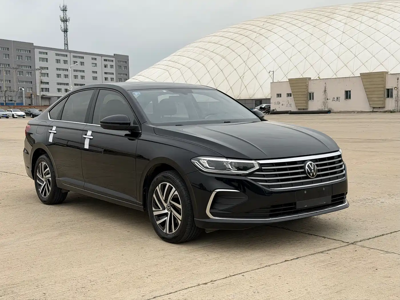 Volkswagen Lavida 2023 Facelift 1.5L Auto Full Comfort Edition фото 3