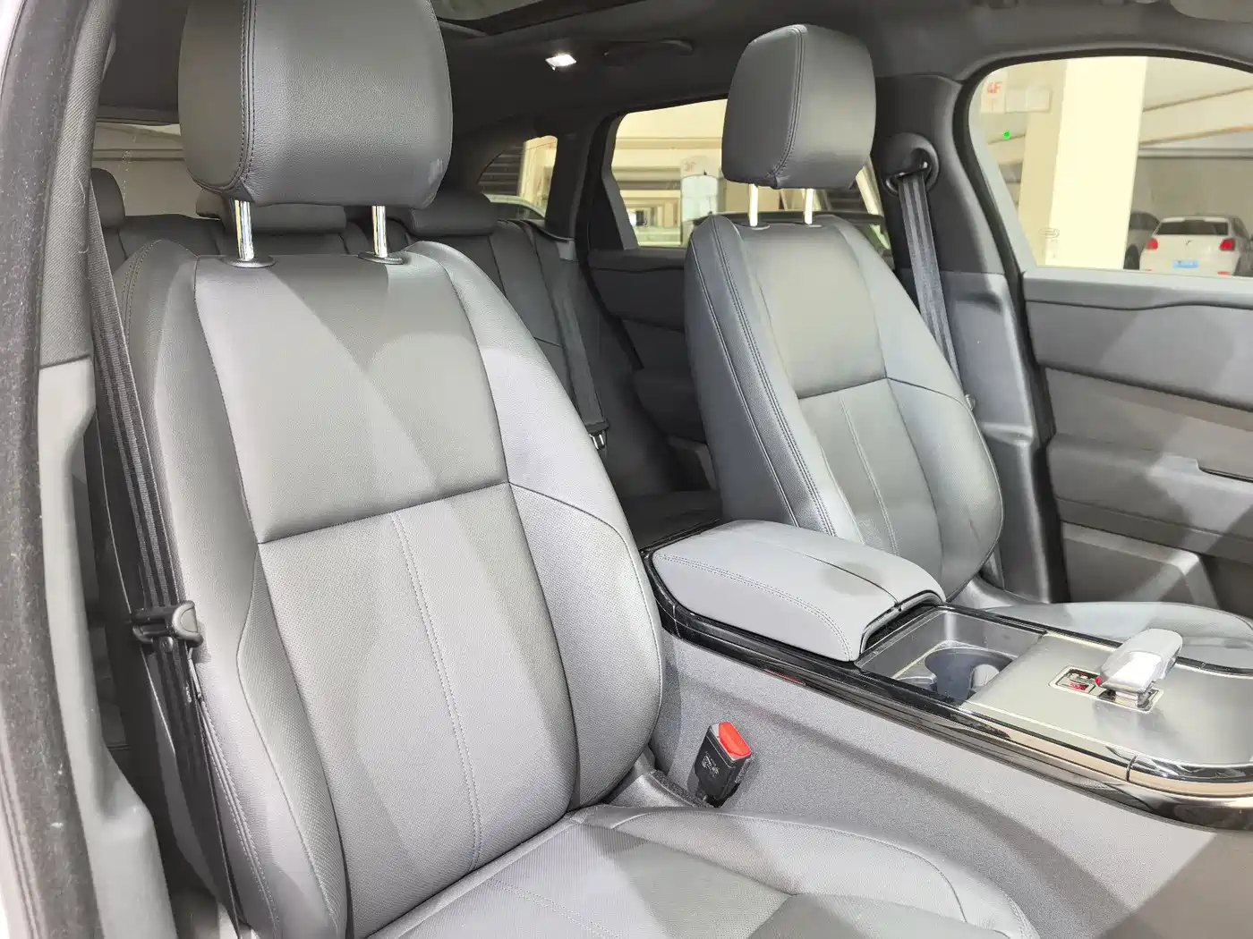 Land Rover Range Rover Velar 2024 Dynamic SE фото 17