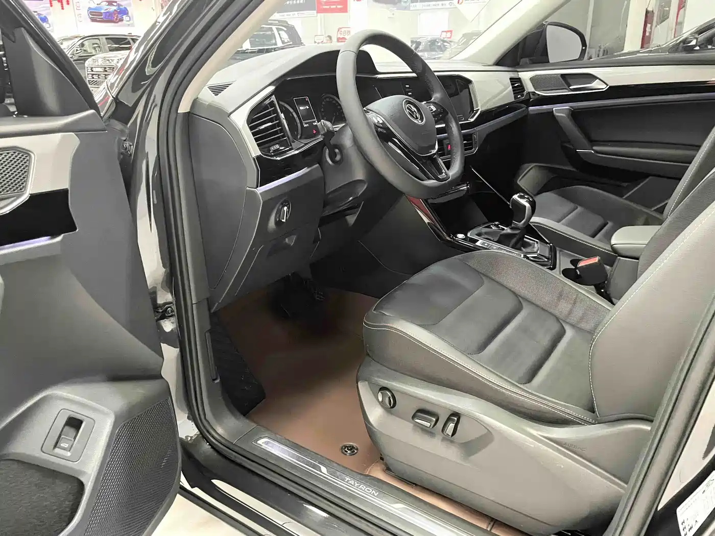 Volkswagen Tayron 2022 280TSI 2WD Luxury Smart Connect Edition фото 7