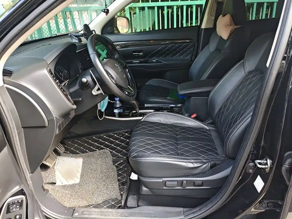 Mitsubishi Outlander 2020 2.4L 4WD Luxury 5-seater фото 13