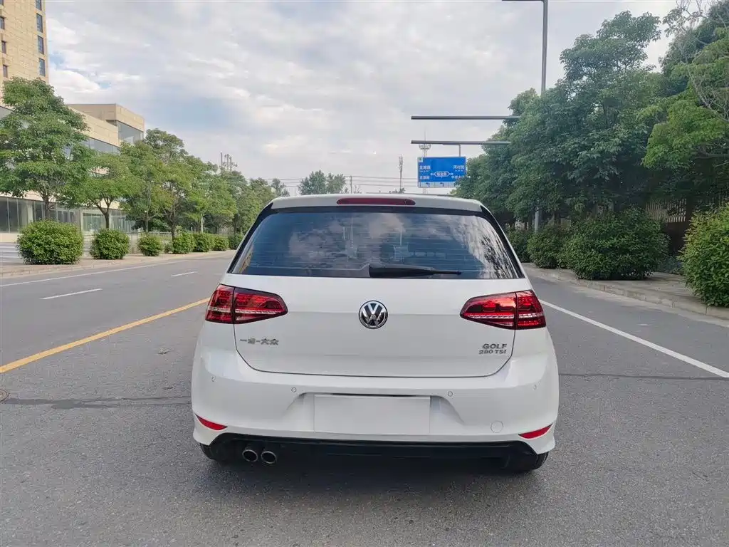 Volkswagen Golf 2017 280TSI Auto R-Line Millionth Anniversary Edition фото 11