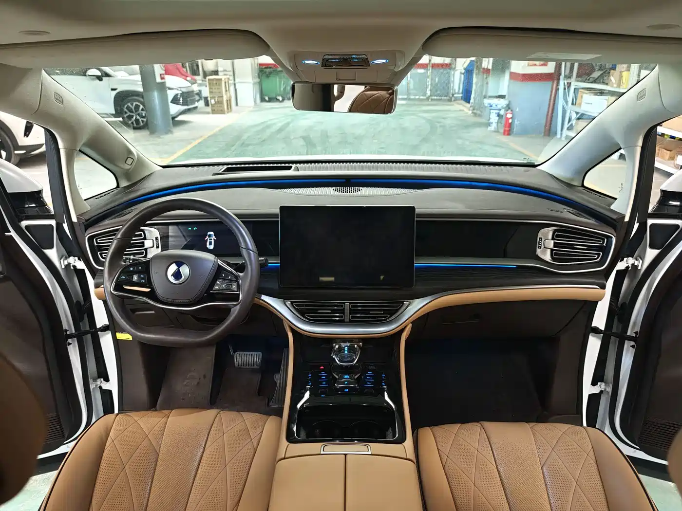 Denza D9 2024 DM-i 980 AWD Flagship фото 6