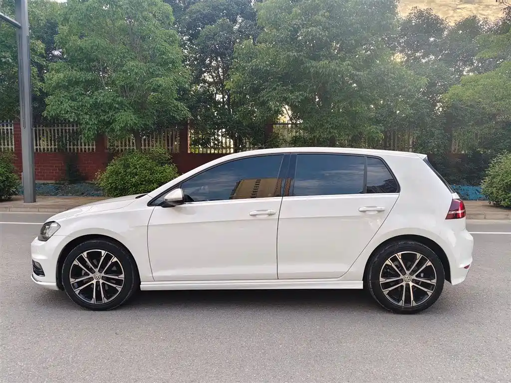 Volkswagen Golf 2017 280TSI Auto R-Line Millionth Anniversary Edition фото 9
