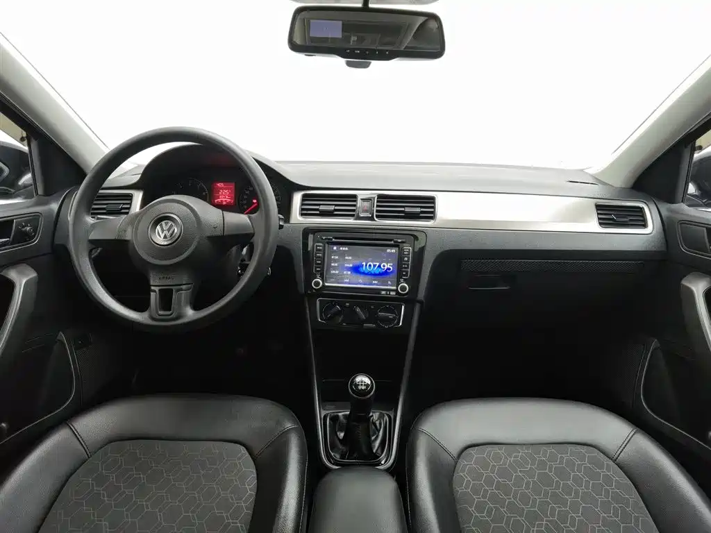 Volkswagen Santana 2015 1.6L Manual Comfort Edition фото 5