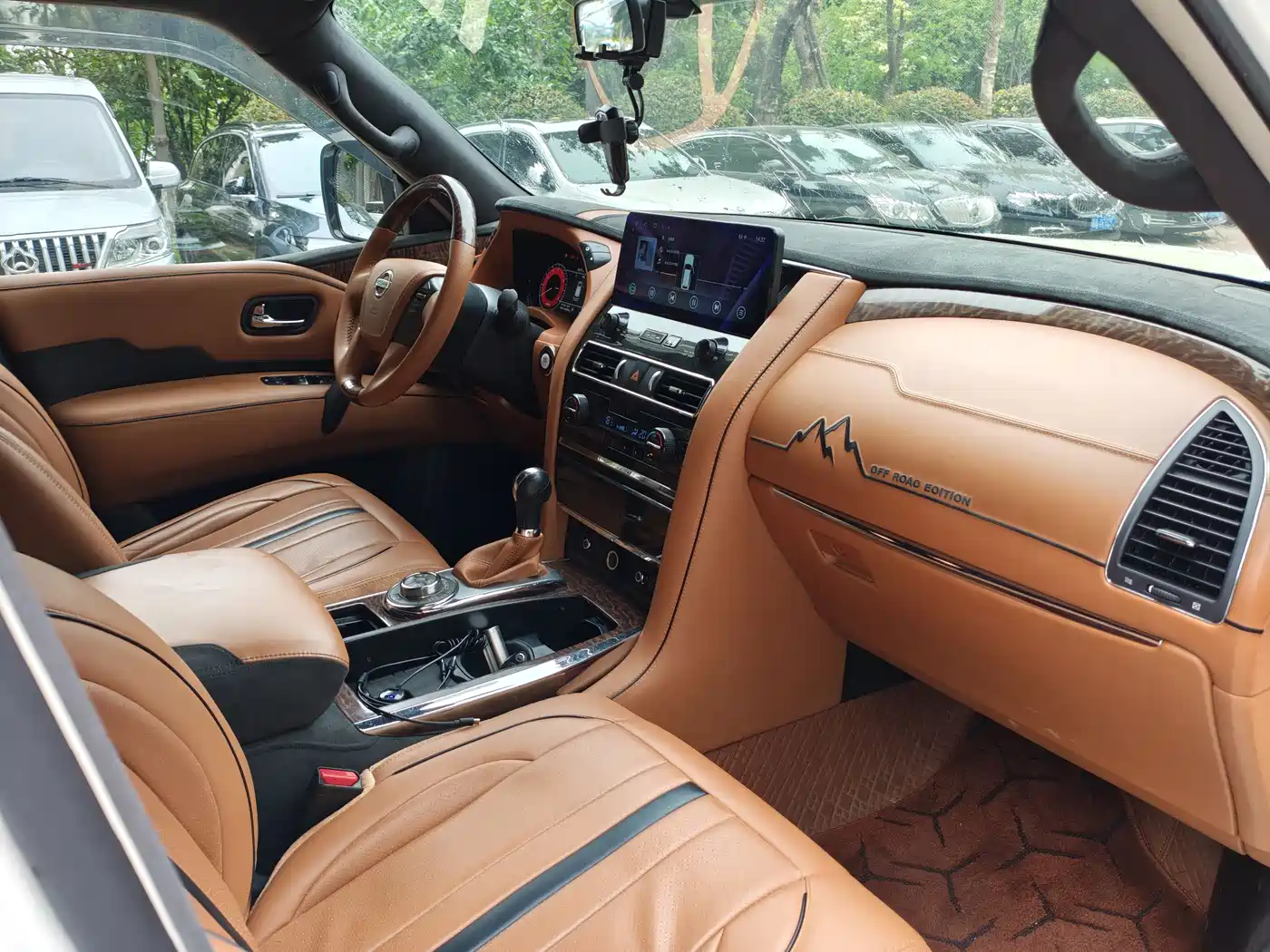 Nissan Patrol 2018 4.0L Leadership фото 12