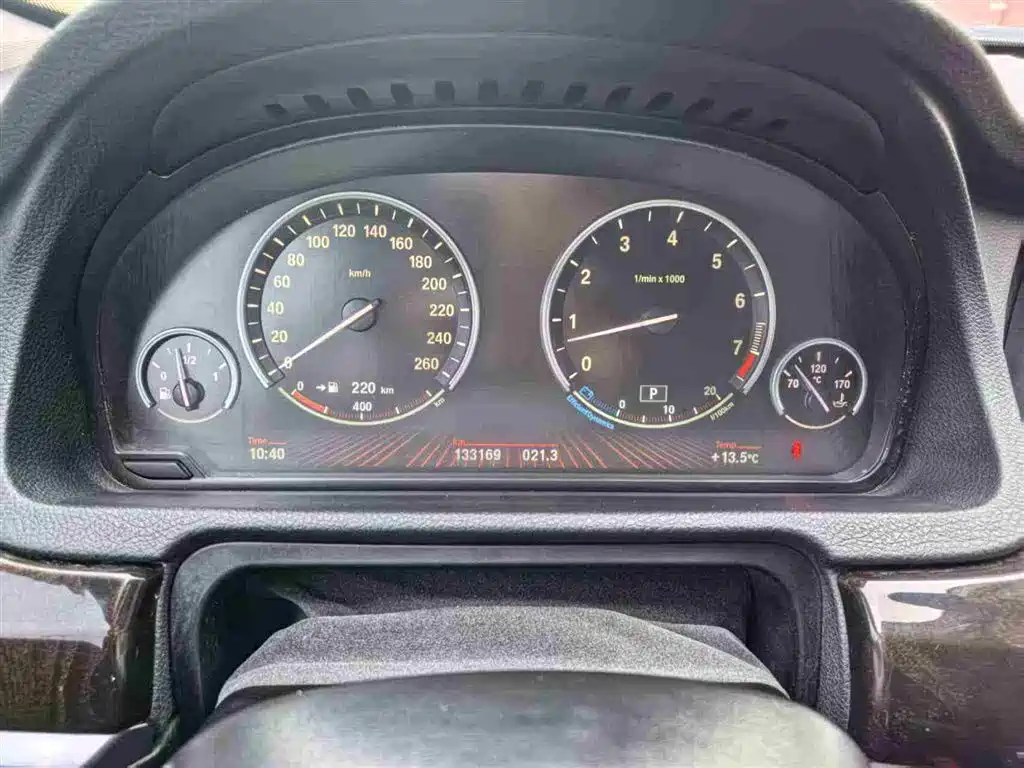 BMW 5 Series GT 2010 535i Leading Model фото 10