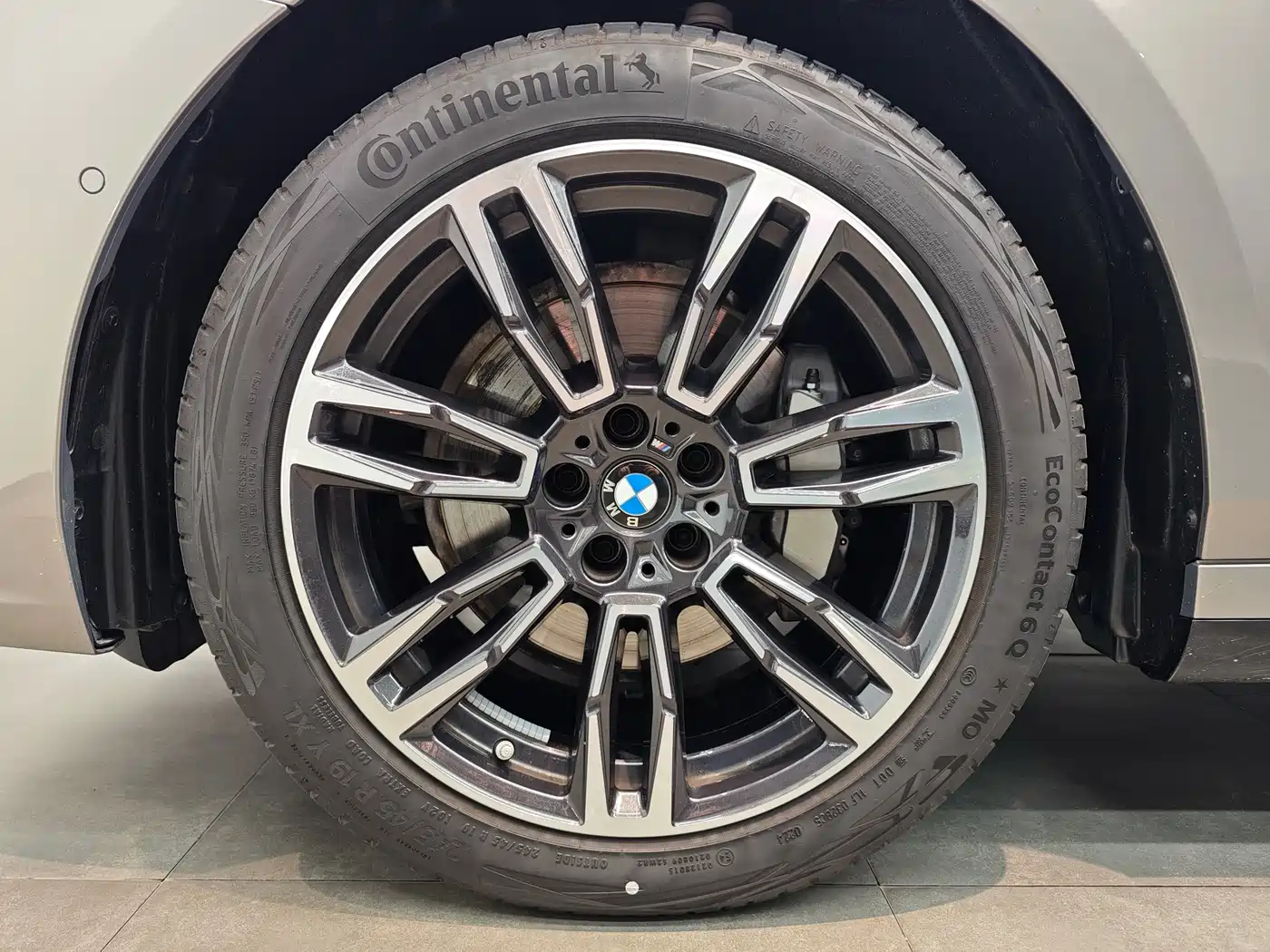 BMW 5 Series 2024 530Li Leading M Sport Package фото 6