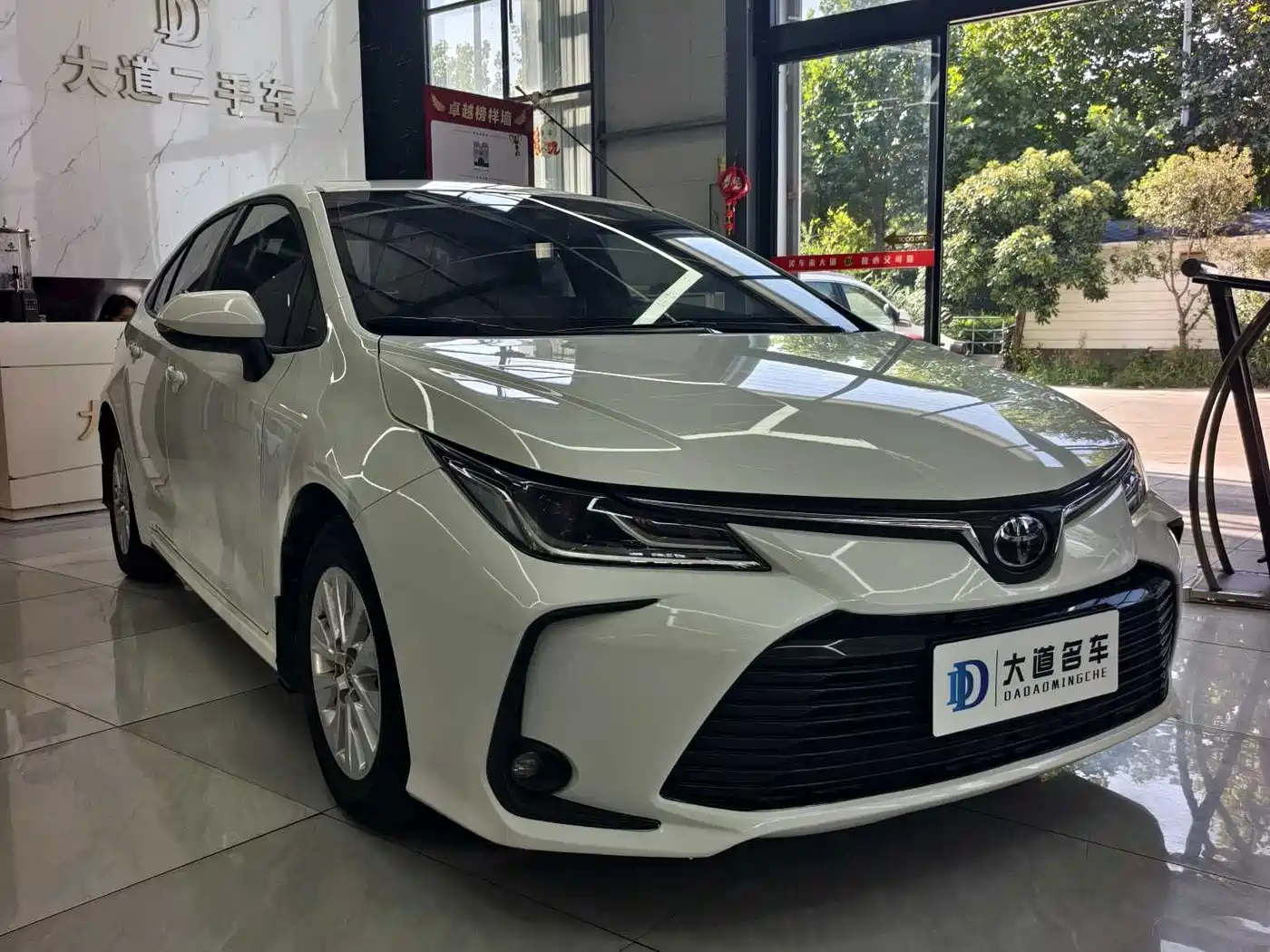 Фото 2 - Toyota Corolla