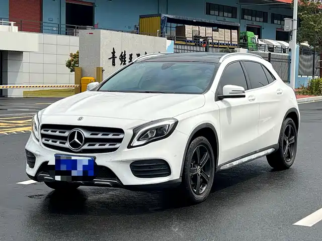 MERCEDES-BENZ GLA