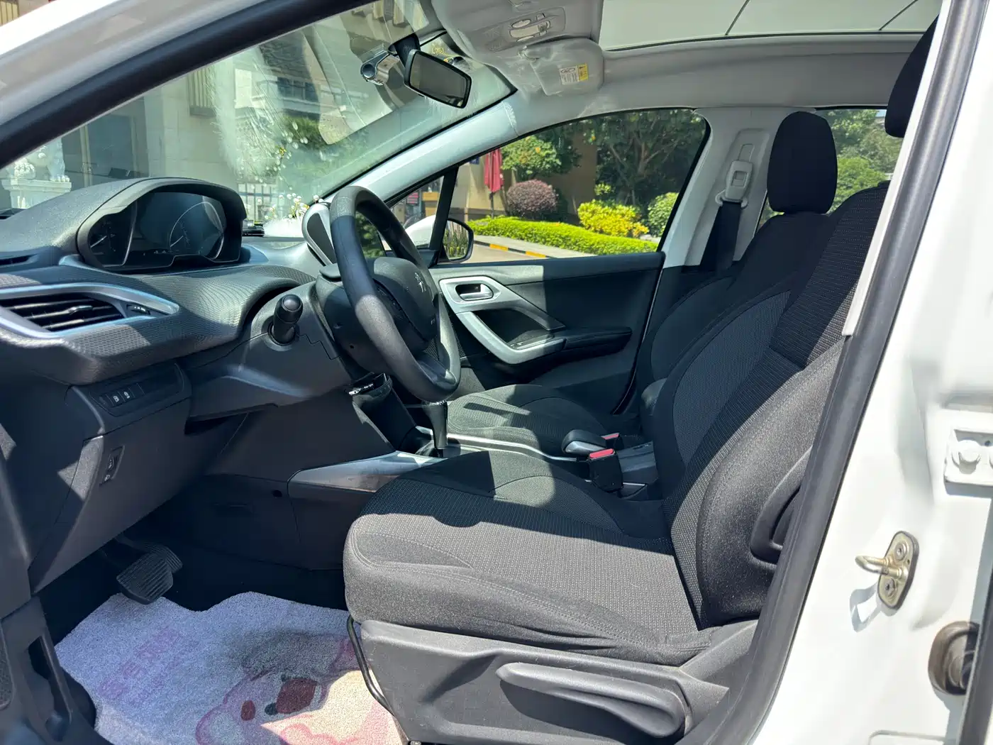Peugeot 2008 2018 230THP Automatic Fashion Edition фото 4