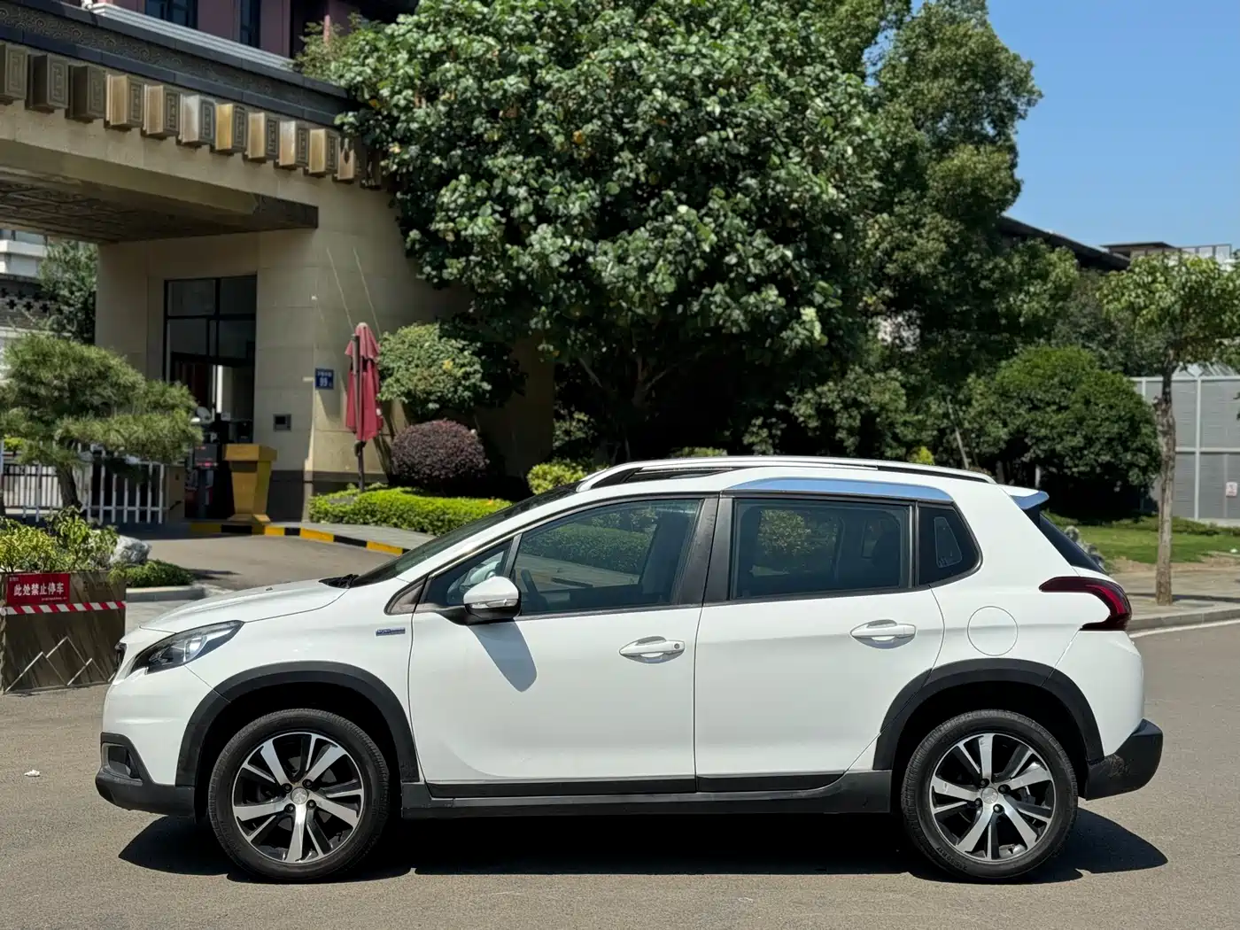 Peugeot 2008 2018 230THP Automatic Fashion Edition фото 18
