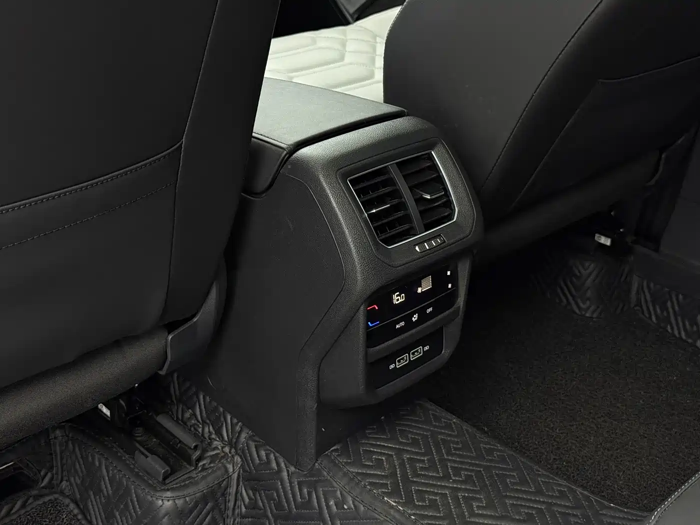 Volkswagen Tayron 2023 280TSI 2WD Luxury Plus Advanced Edition фото 14