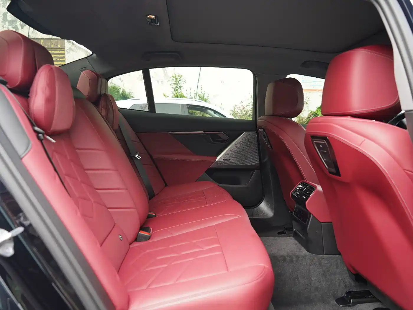 BMW 5 Series 2024 530Li Leading M Sport Package фото 5