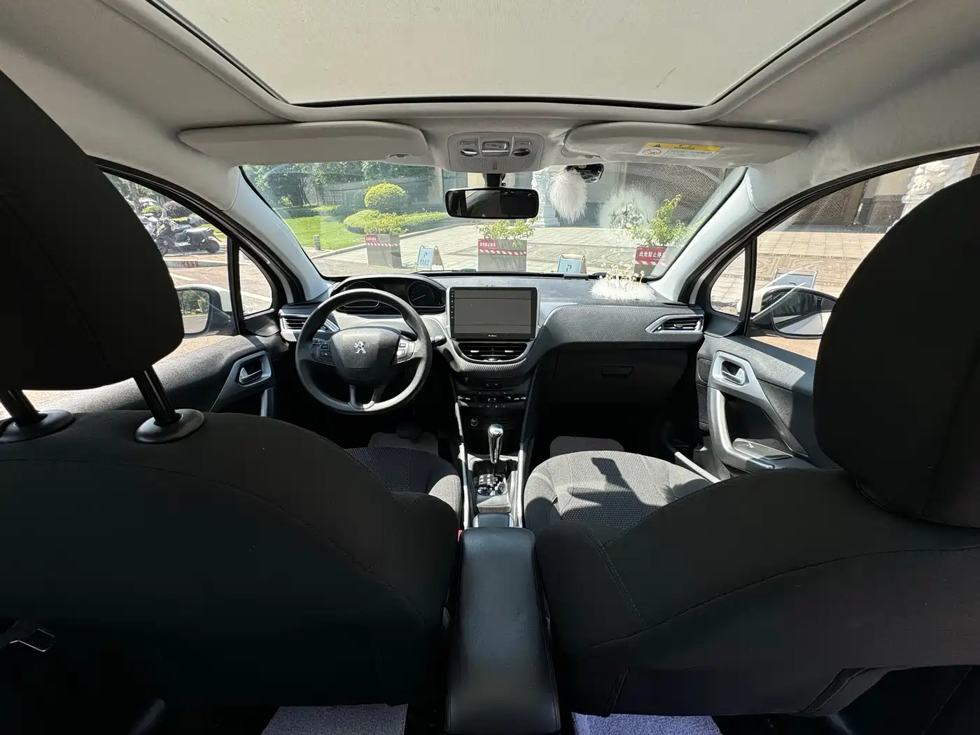 Peugeot 2008 2018 230THP Automatic Fashion Edition фото 9