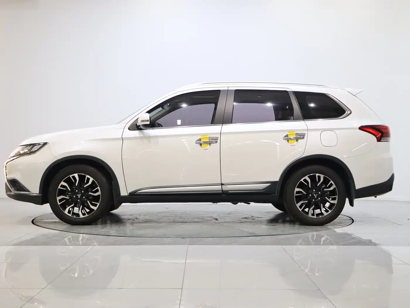 Mitsubishi Outlander 2019 2.4L 4WD Deluxe Edition 5-Seater China VI фото 8