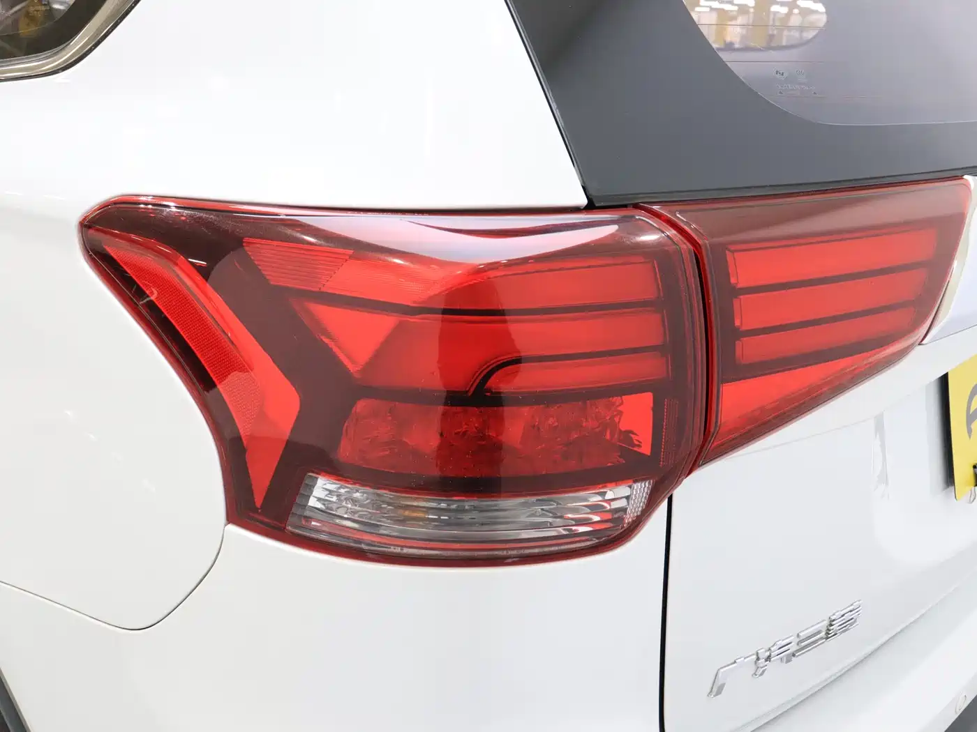 Mitsubishi Outlander 2019 2.4L 4WD Deluxe Edition 5-Seater China VI фото 6