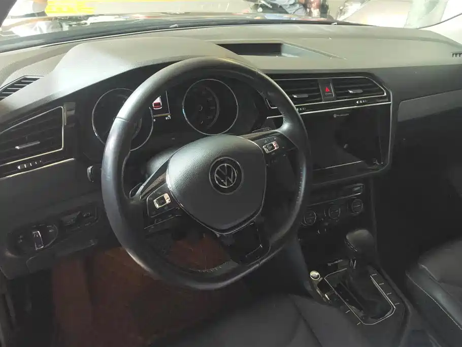 Volkswagen Tiguan L 2021 280TSI Automatic 2WD Smart фото 12