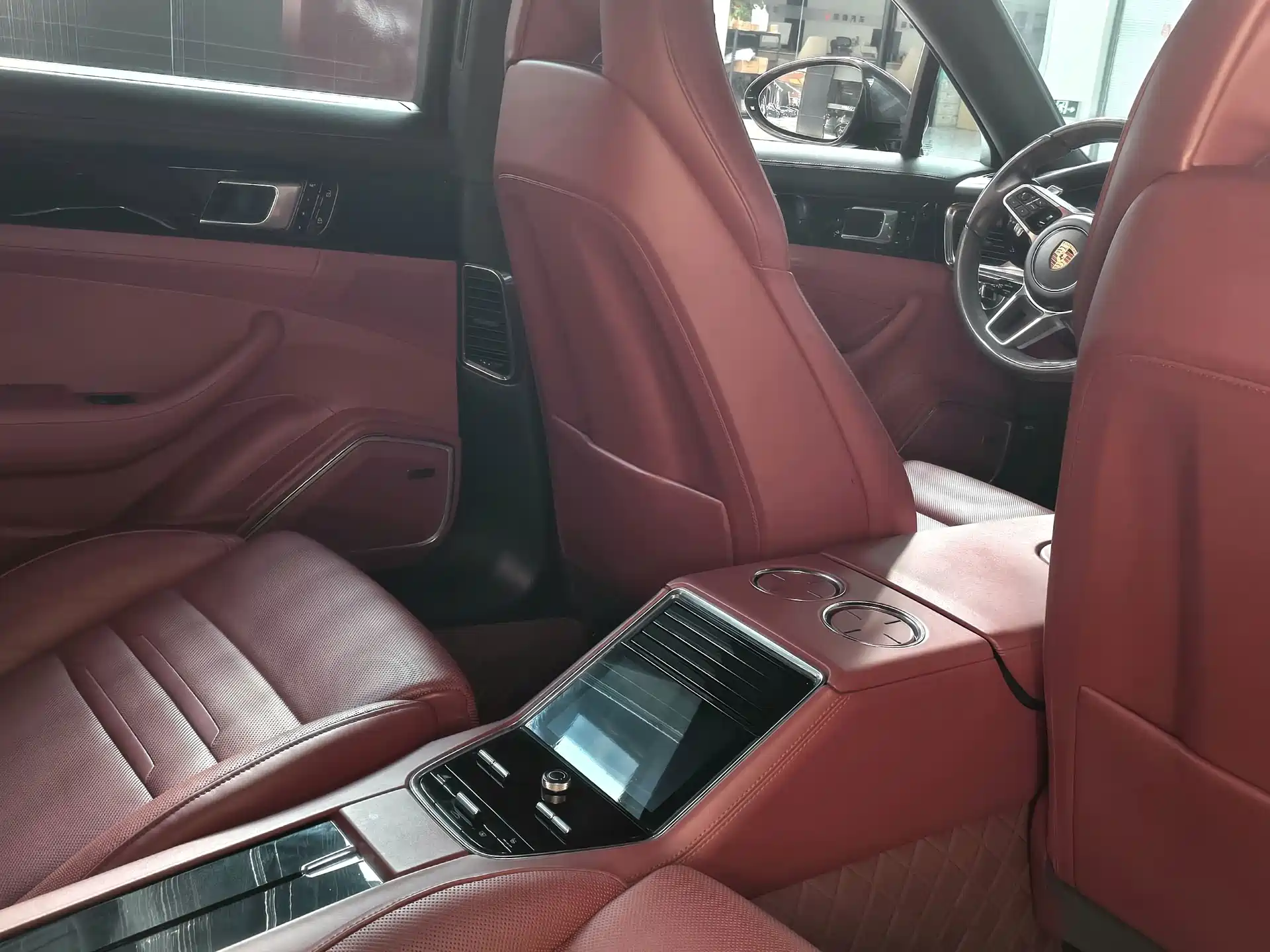 Photo 9 - Porsche Panamera