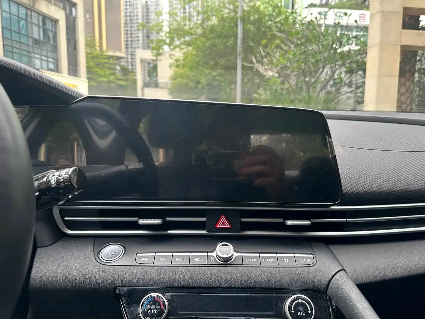 Hyundai Elantra 2023 Model 1.5L CVT LUX Premium Edition фото 17