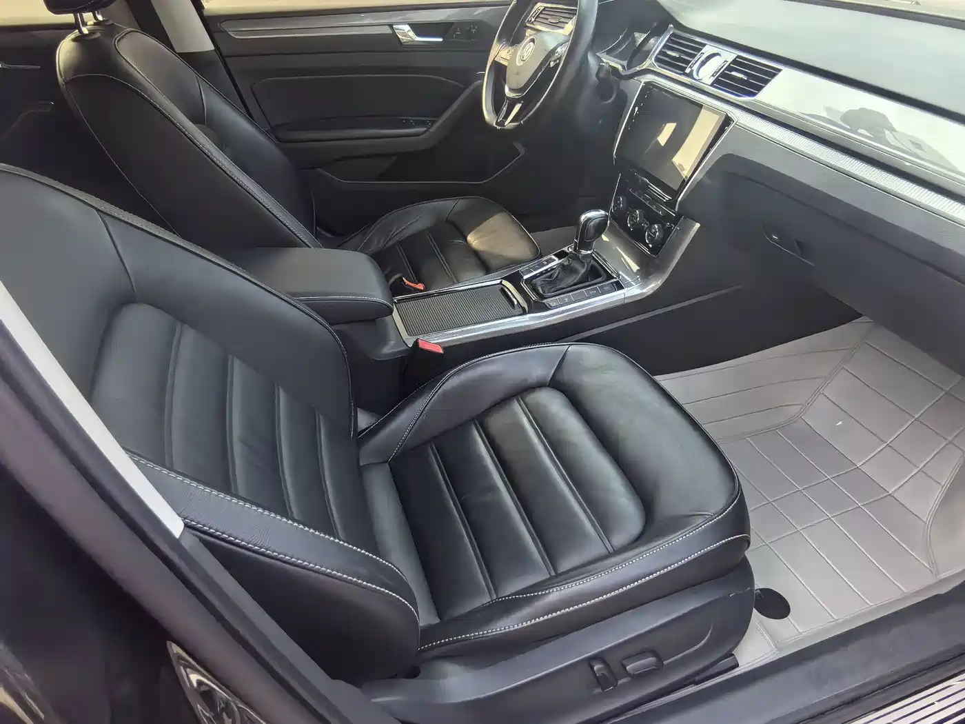 Volkswagen Passat 2017 330TSI DSG Prestige фото 3
