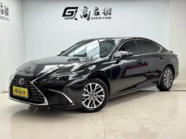 Lexus ES 2025 200 Ultimate Edition