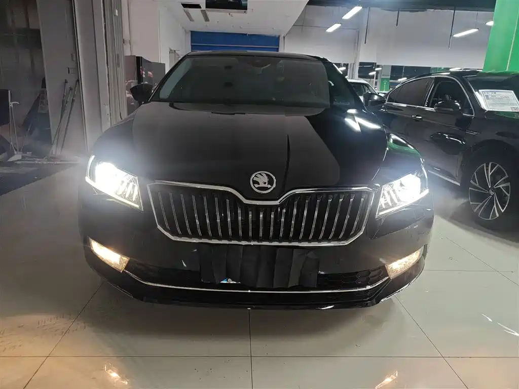 Škoda Superb 2018 TSI330 DSG Luxury Edition China V фото 3