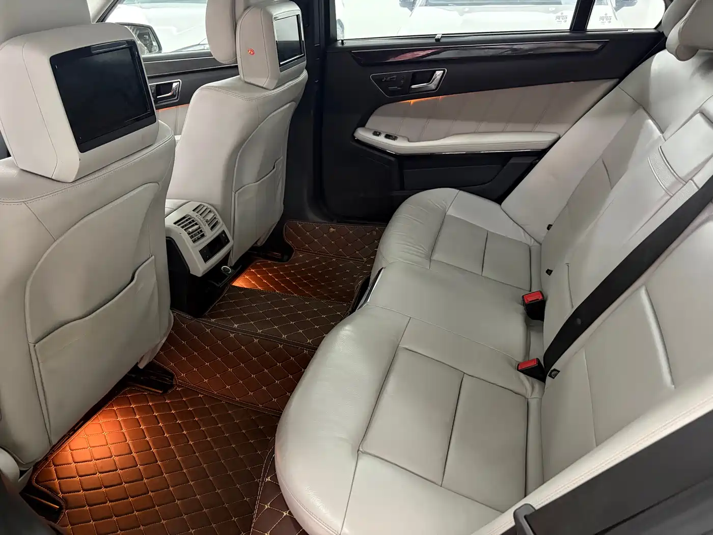 Mercedes-Benz E-Class 2012 E 300 L Fashion фото 12