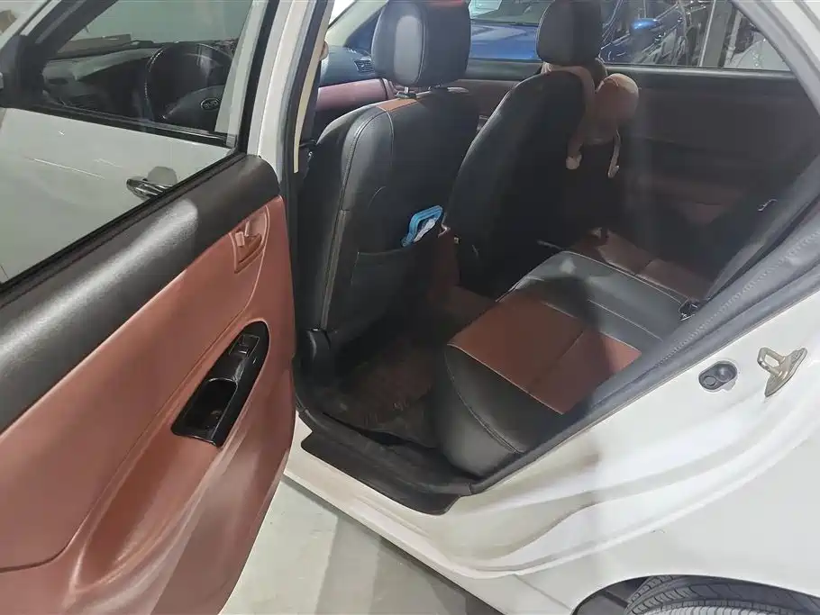 BYD F3 2013 Energy-saving Edition 1.5L Manual Comfort фото 11