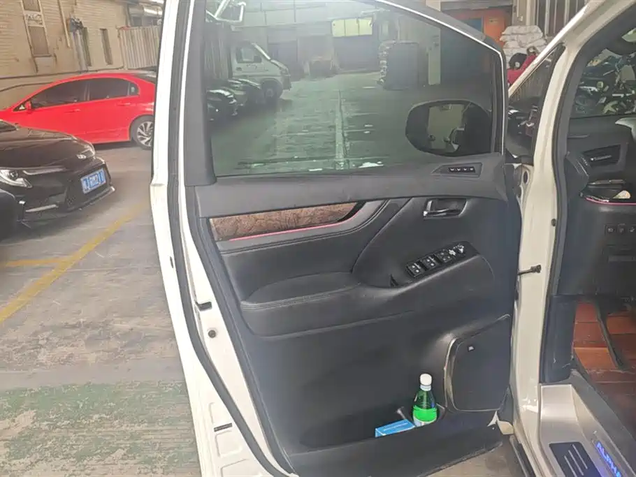 Toyota Alphard 2019 Hybrid 2.5L Luxury фото 7