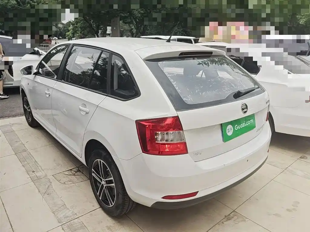 Škoda Skoda Rapid Spaceback 2016 Facelift 1.6L Automatic Forward Edition фото 5
