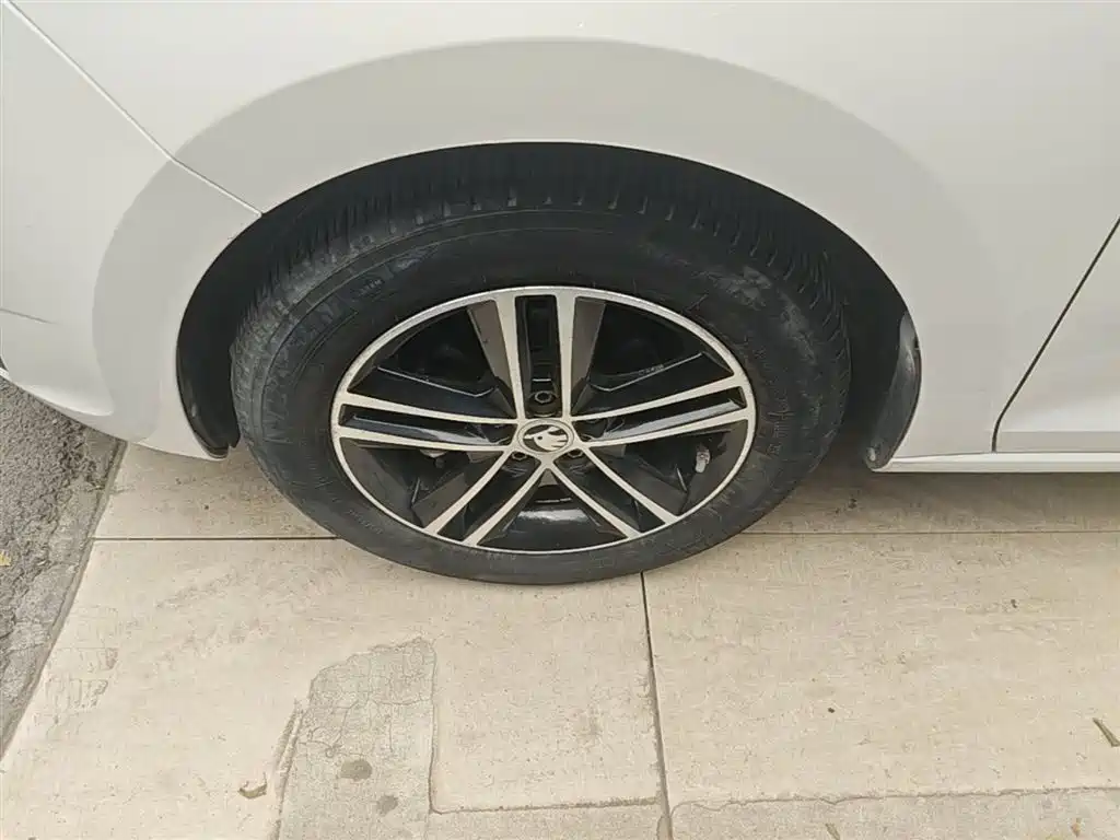 Škoda Skoda Rapid Spaceback 2016 Facelift 1.6L Automatic Forward Edition фото 23