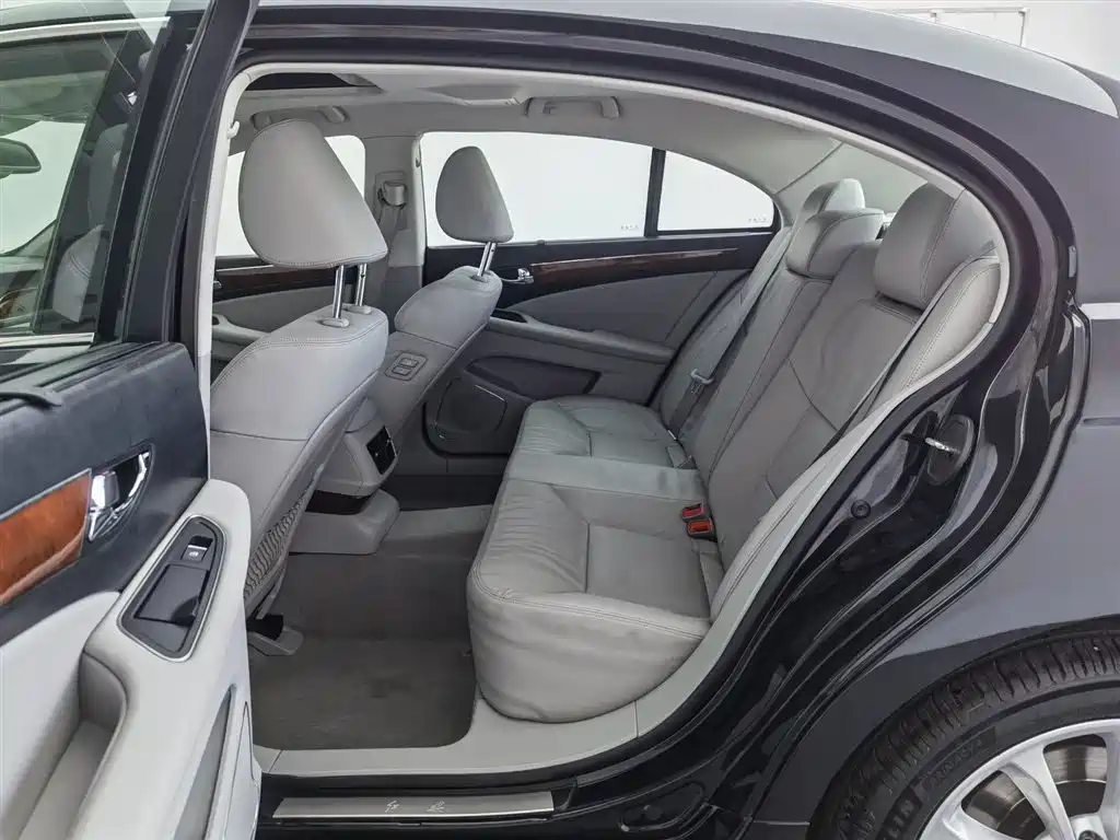 Hongqi H7 2015 3.0L Premium фото 15
