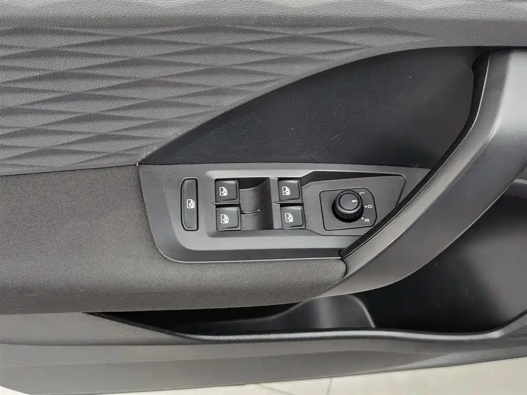 Volkswagen Tharu 2021 Model 280TSI 2WD Trend Edition фото 9