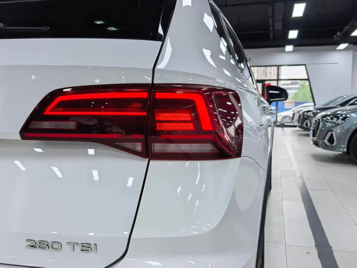 Volkswagen Tharu 2022 280TSI FWD Luxury Edition фото 5
