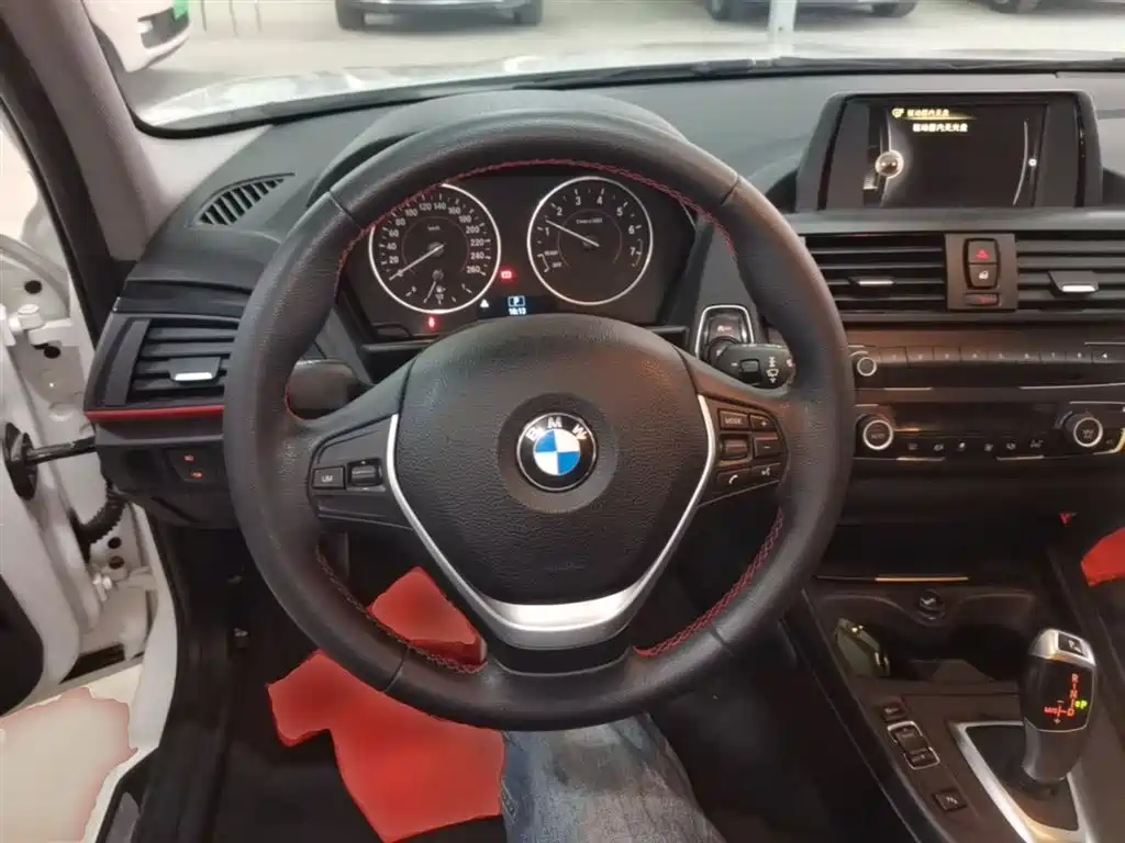 BMW 1 Series (Import) 2013 Facelift 118i Sport Model фото 11