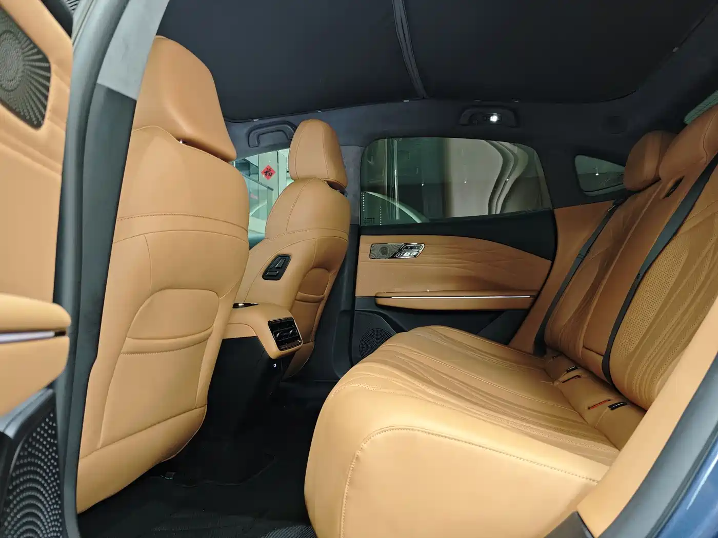Geely Galaxy Galaxy Xingyao 8 2025 Model 130km EM-i Flagship Edition фото 7
