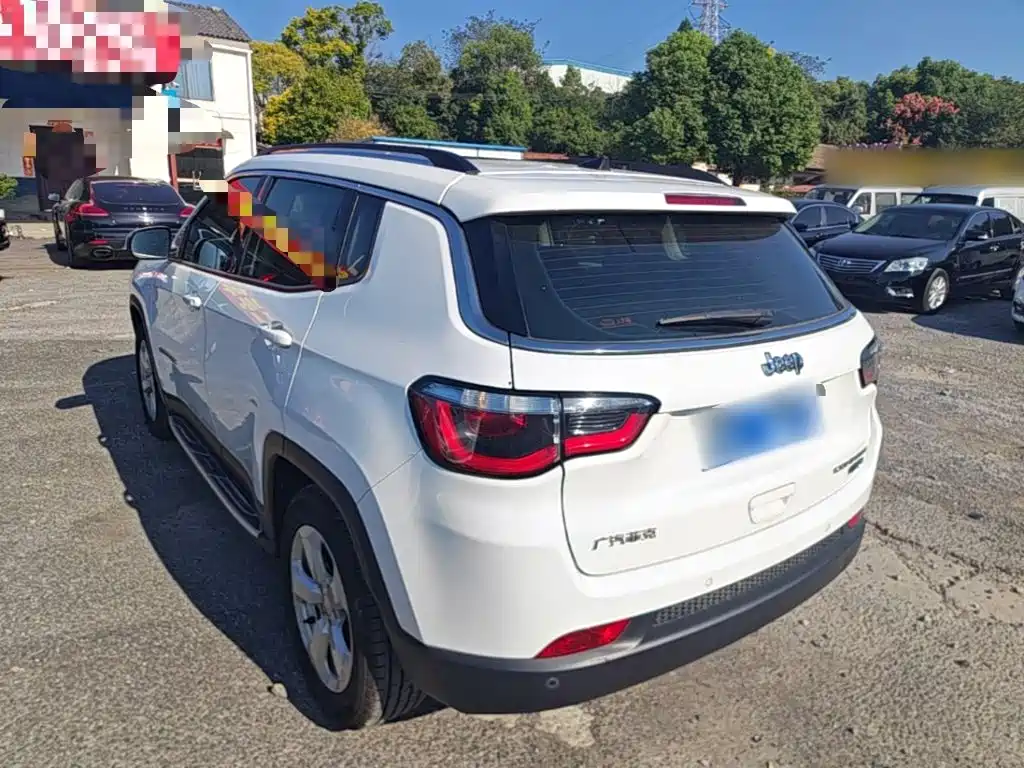 Фото 5 - Jeep Compass