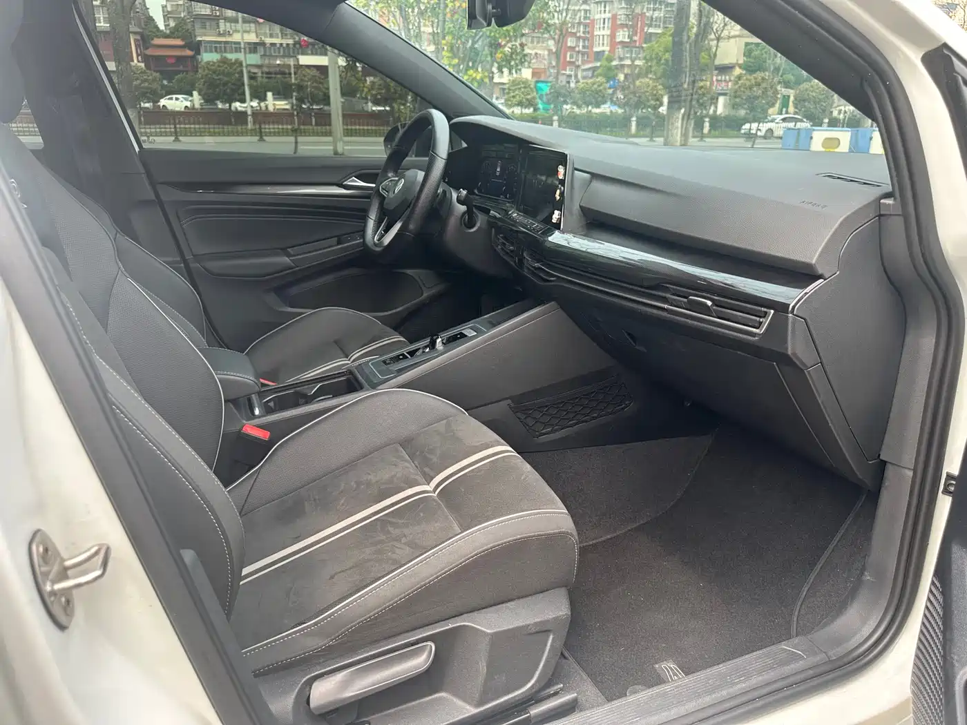 Volkswagen Golf 2021 280TSI DSG R-Line фото 7