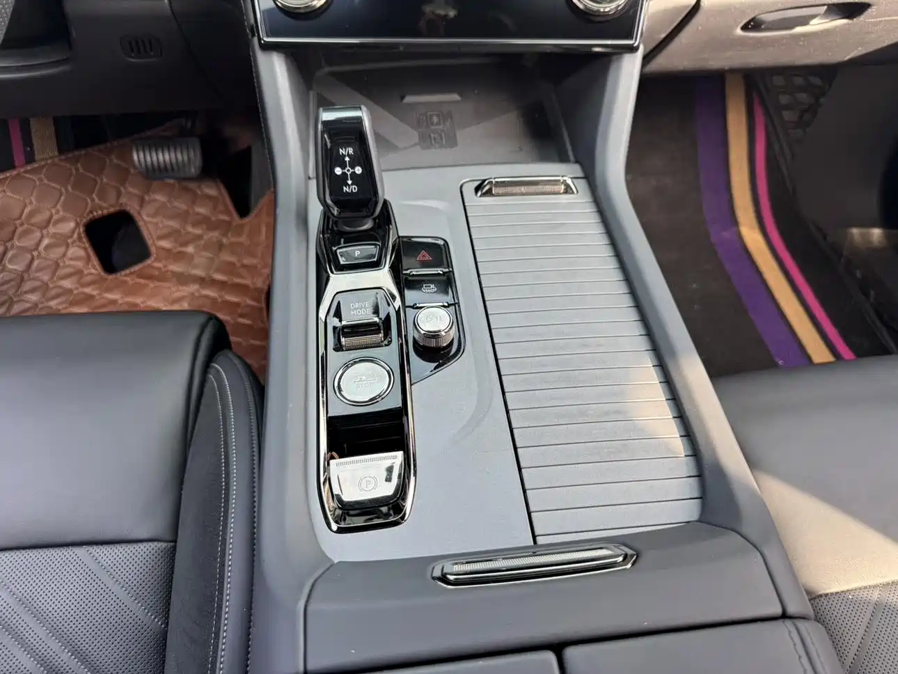 Lynk & Co 09 EM-P 2021 2.0T PHEV Ultra 6-seater фото 6