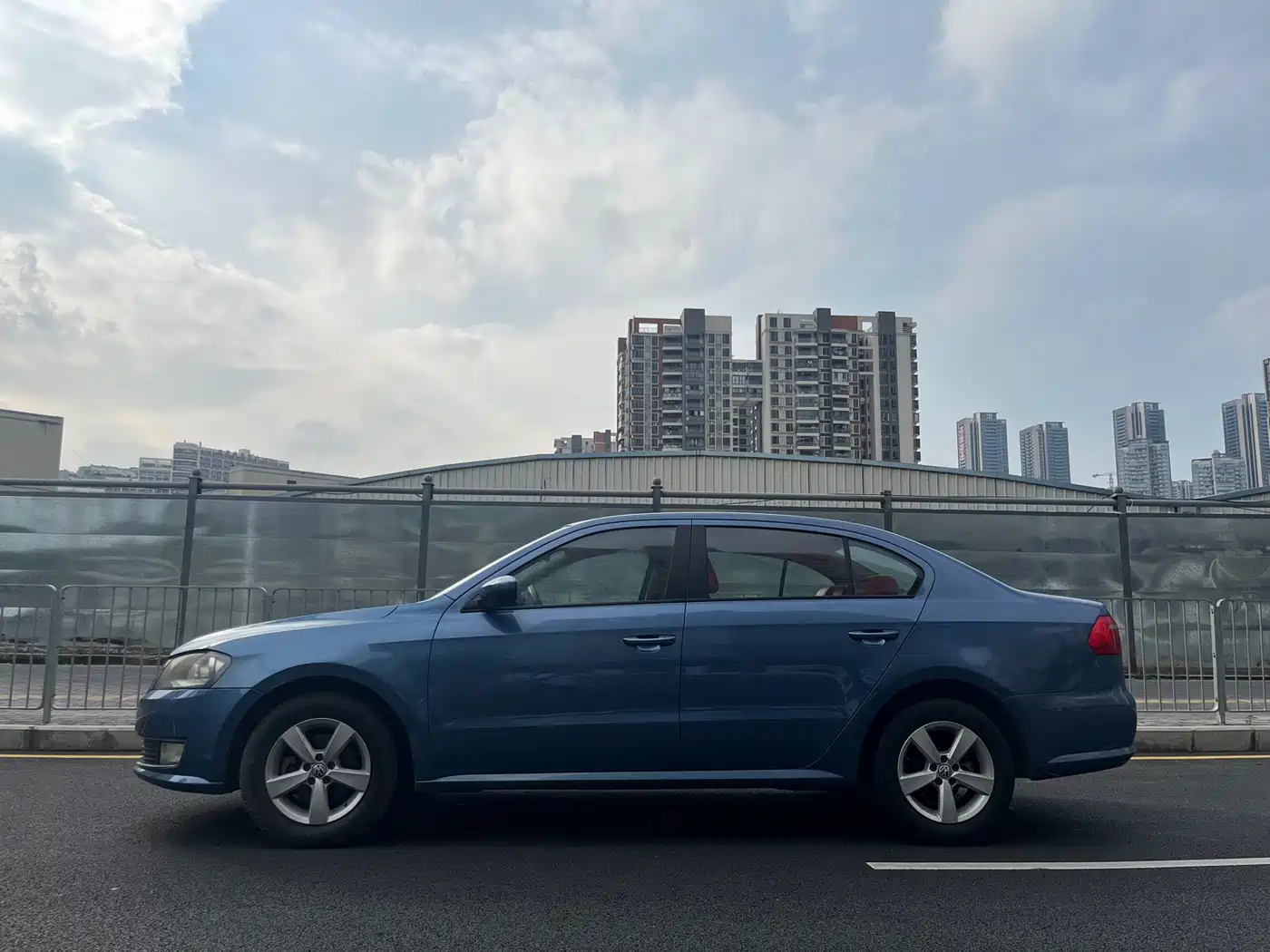 Volkswagen Lavida 2013 1.6L Manual Trend Edition фото 3