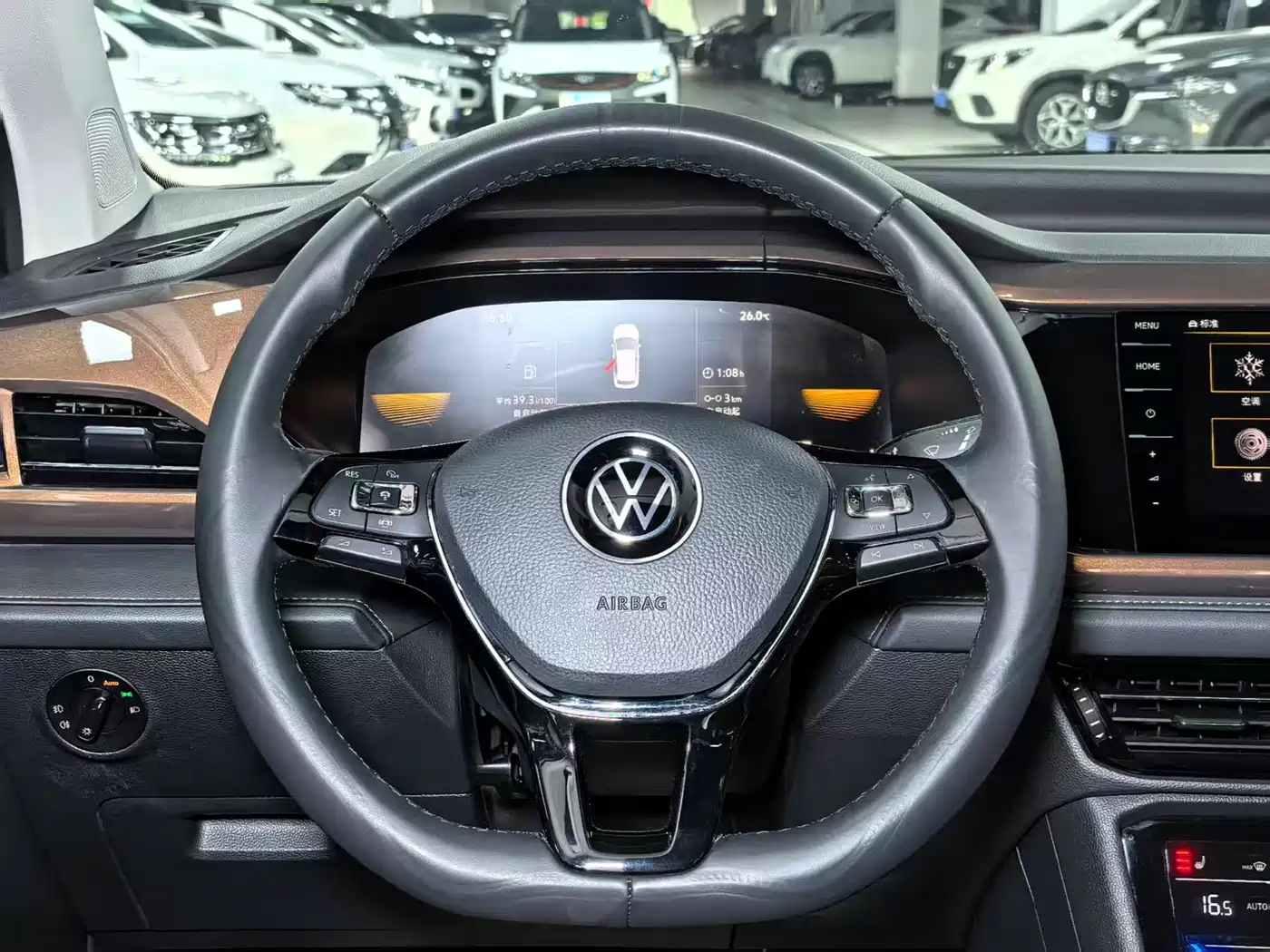 Volkswagen Tharu 2022 280TSI FWD Luxury Edition фото 11