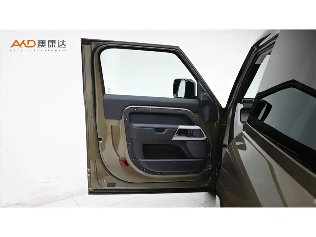 Land Rover Defender 2023 Facelift 90 3.0T P400 XS фото 10