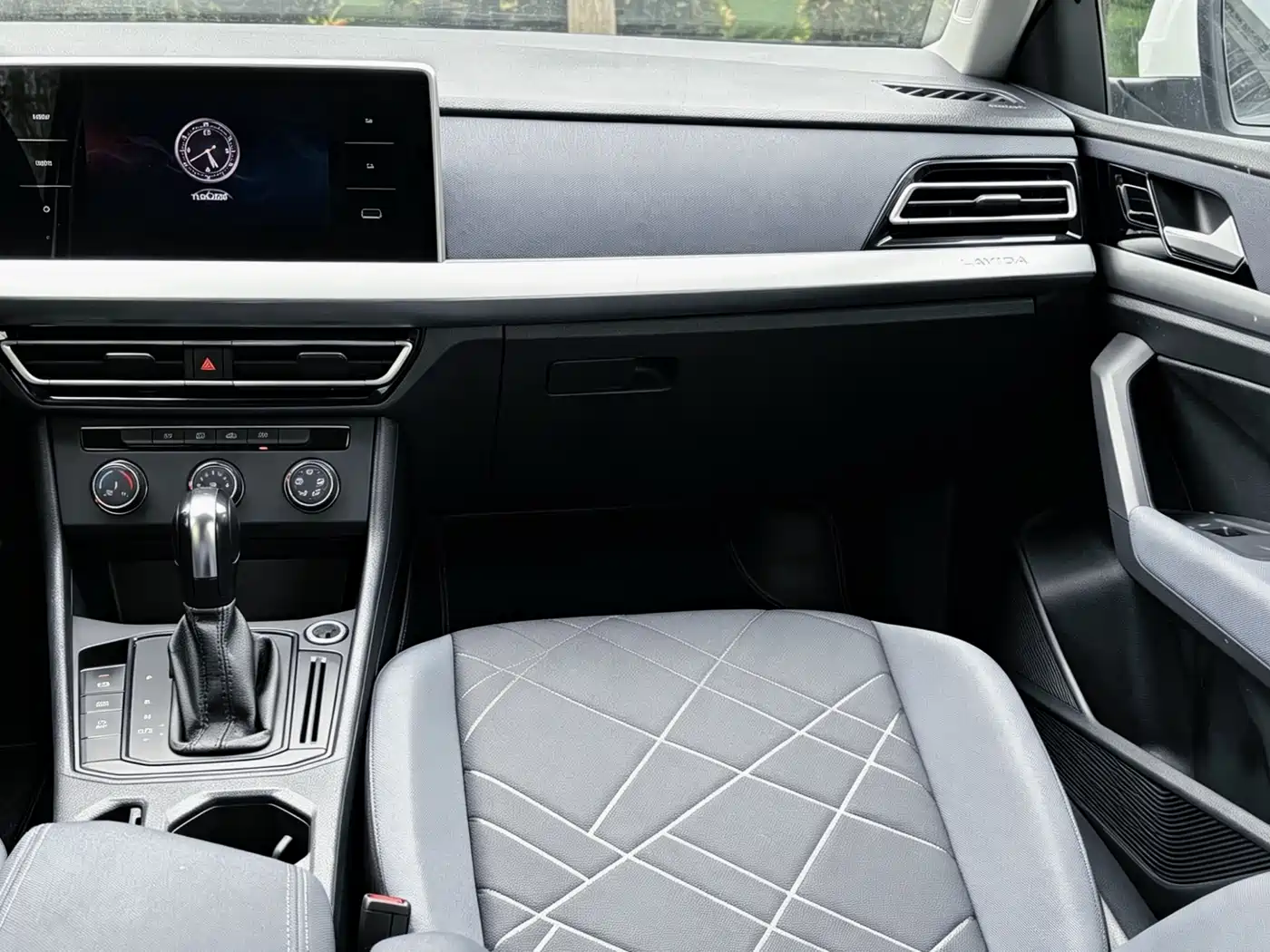 Volkswagen Lavida 2024 Model 1.5L Automatic Delight Edition фото 16