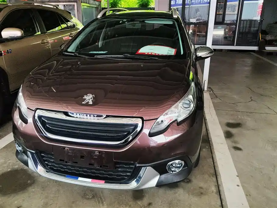 Peugeot 2008 2015 1.6L Automatic Cool Edition фото 2