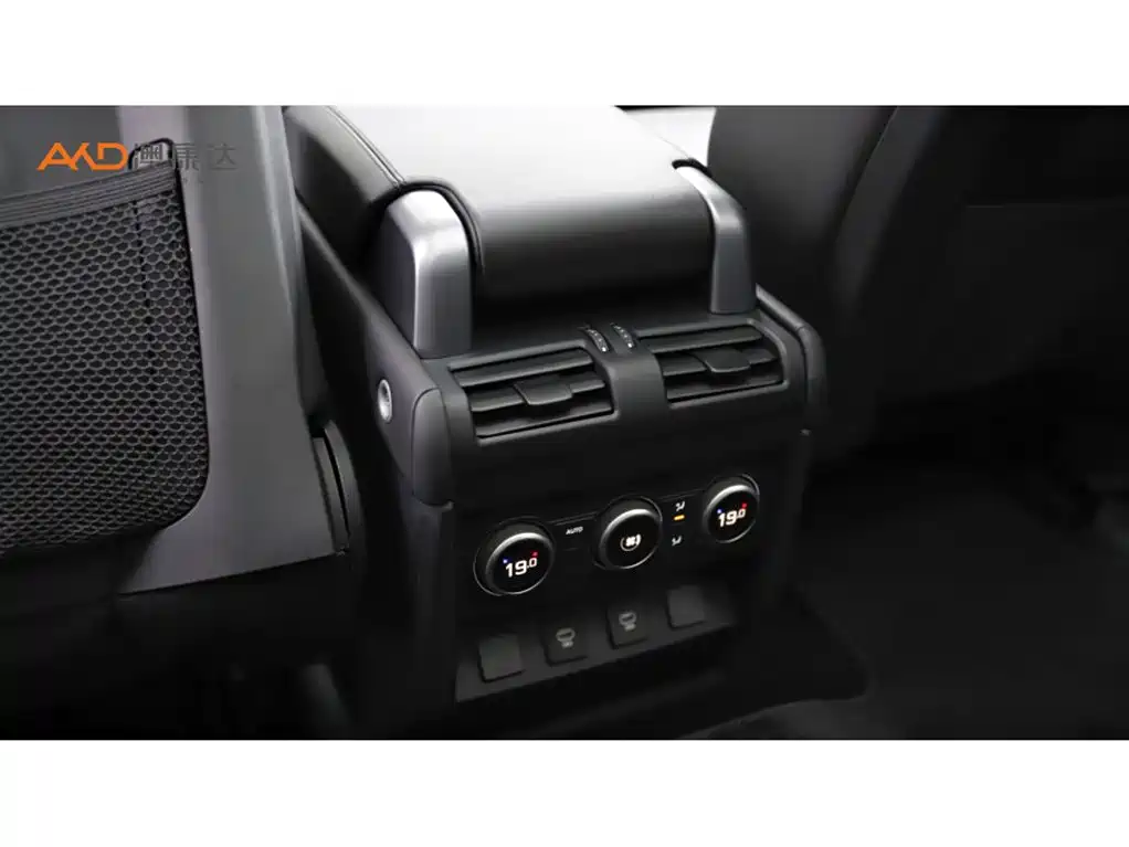 Land Rover Defender 2023 Facelift 90 3.0T P400 XS фото 9