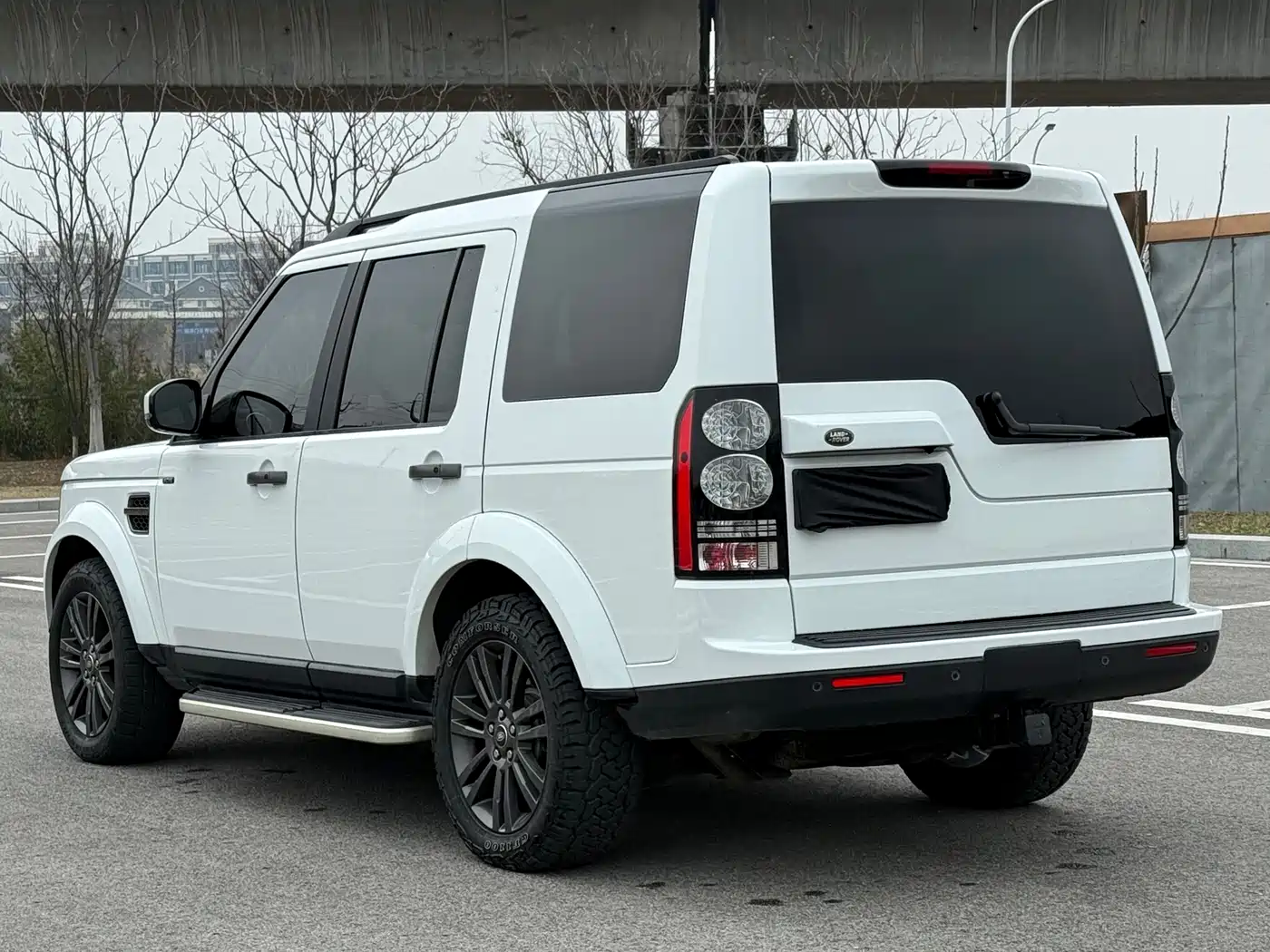 Land Rover Discovery 2015 3.0 SC V6 SE фото 7