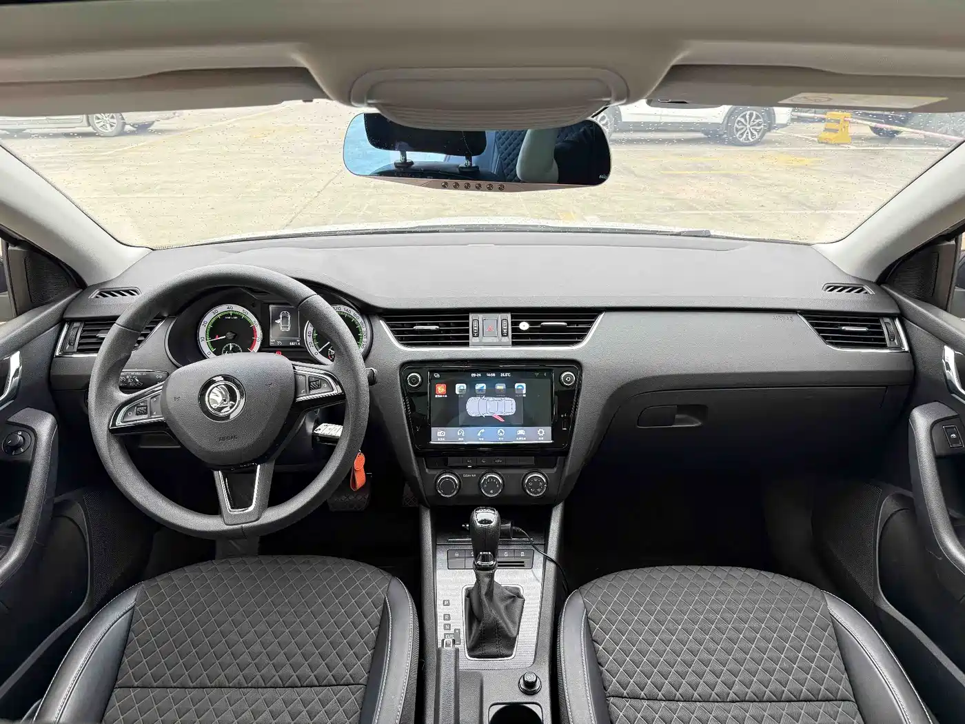 Škoda Octavia 2019 Wagon TSI230 DSG Luxury Edition China V фото 10